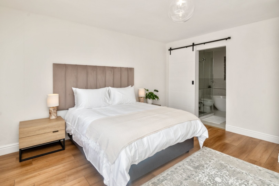 2 Bedroom Property for Sale in Sea Point Western Cape